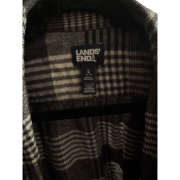 Lands End black & white button down shirt - Picture 3 of 3